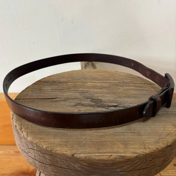 Vintage Banana Republic Minimalist Leather Belt - Picture 3 of 6